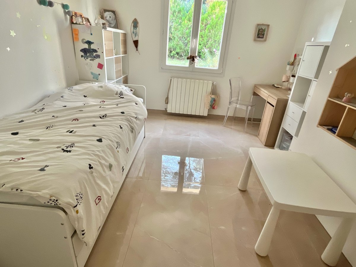 Chambre individuelle avec lit simple